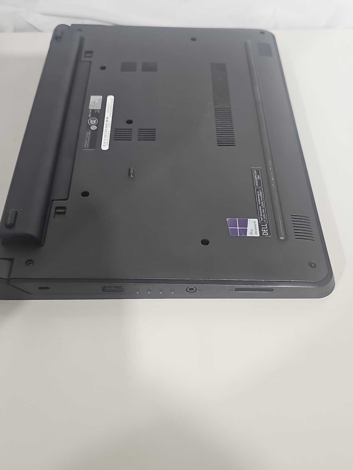 Dell LATITUDE 3340 WITH 4GB RAM AND 500GB HARD DRIVE. PLEASE READ