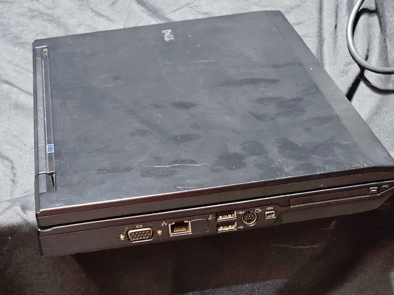 Dell Latitude E5400 Laptop | Screen Damage | 2GB RAM | Vista Basic | No AC | C2D