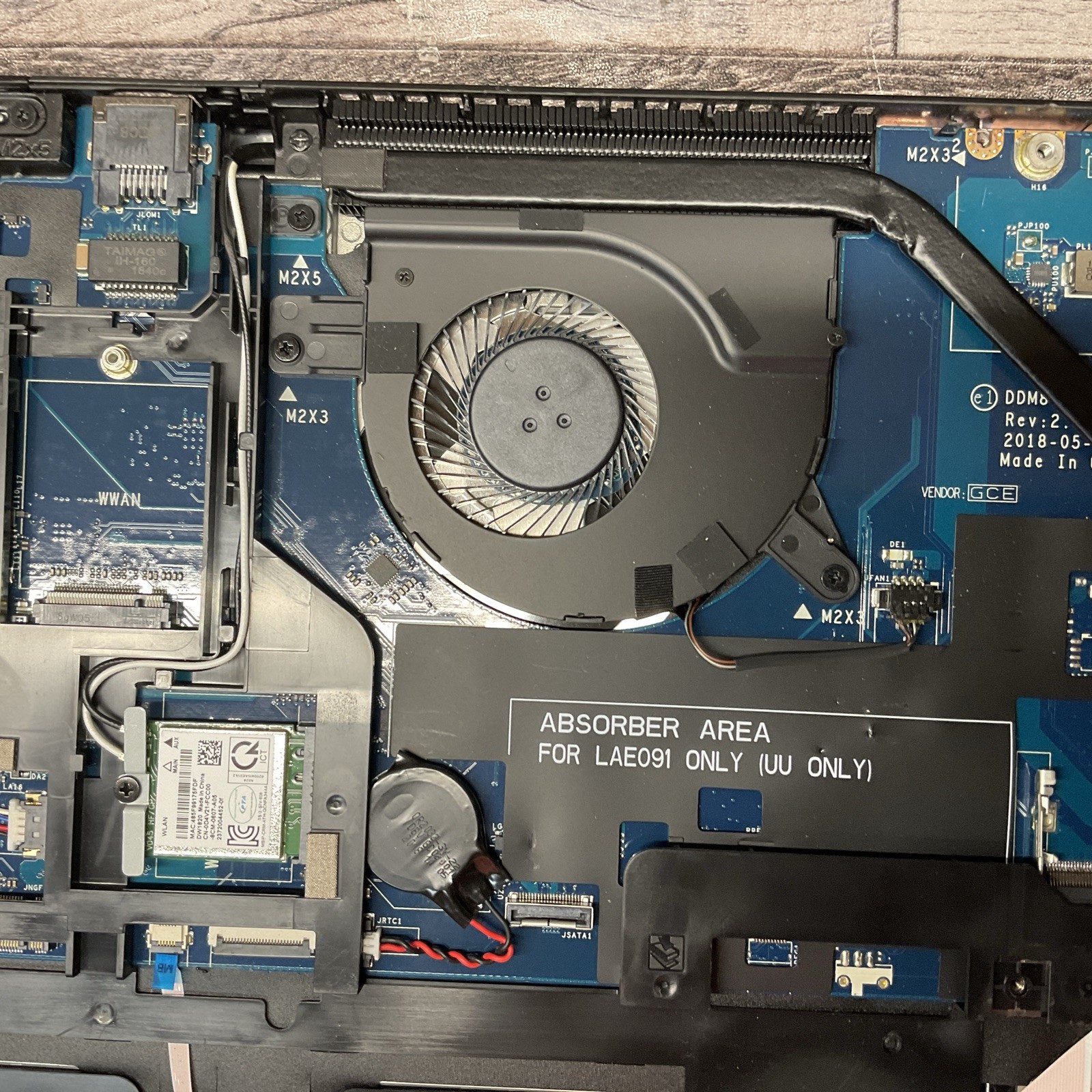 Dell Latitude 5590 / No POST / Cracked Screen / No RAM / No SSD / O10