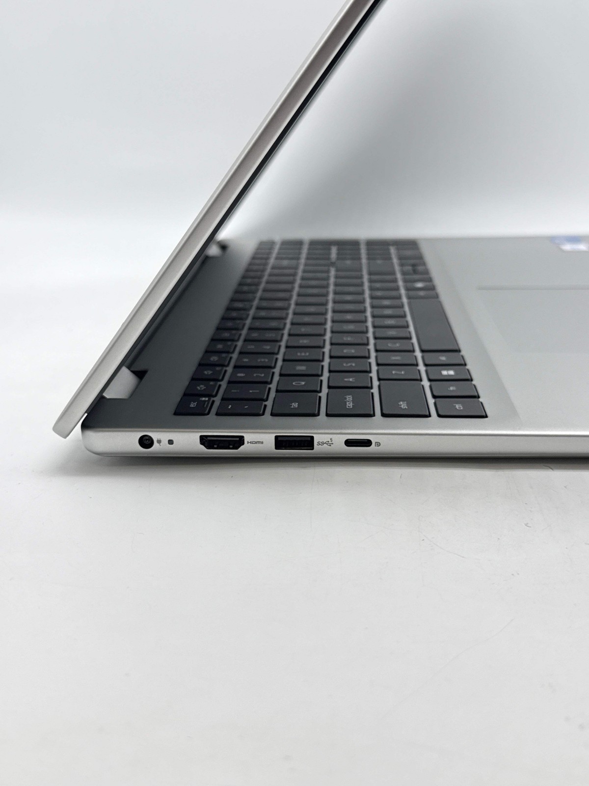 Dell 16 DC16251 16″ Intel Core 7 150U 32GB 1TB SSD – Used