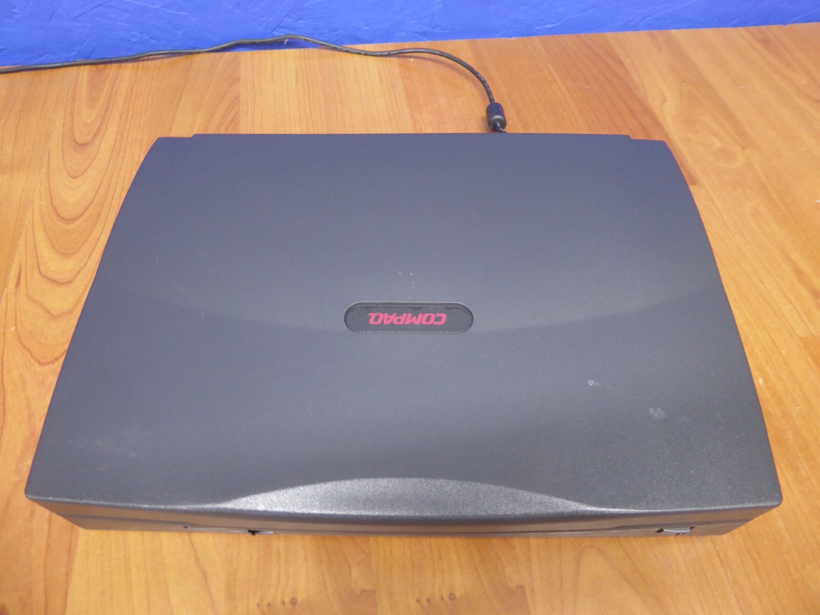 COMPAQ CONTURA 400CX 8.5″ VINTAGE PC LAPTOP w/ P/A SOLD AS-IS TO POWER ON
