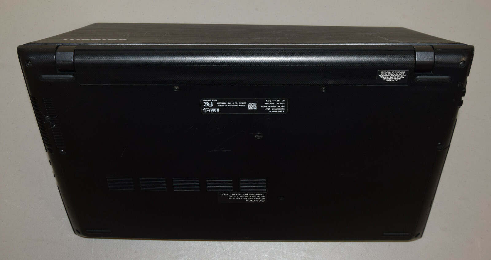 FLAWED LCD Toshiba Satellite C55D-C5271 15.6″ AMD A4-7210 1.8GHz Quad Core 8GB