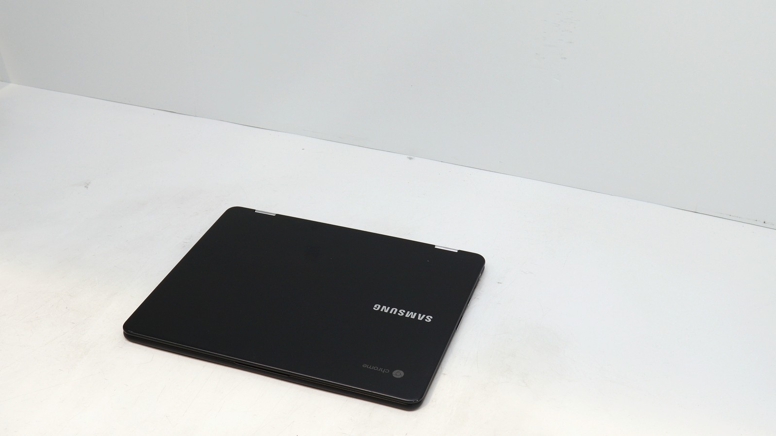 Samsung XE510C24 M3-6Y30 CPU @ 0.90GHZ 4GB 32GB Black 2017 – Used Good