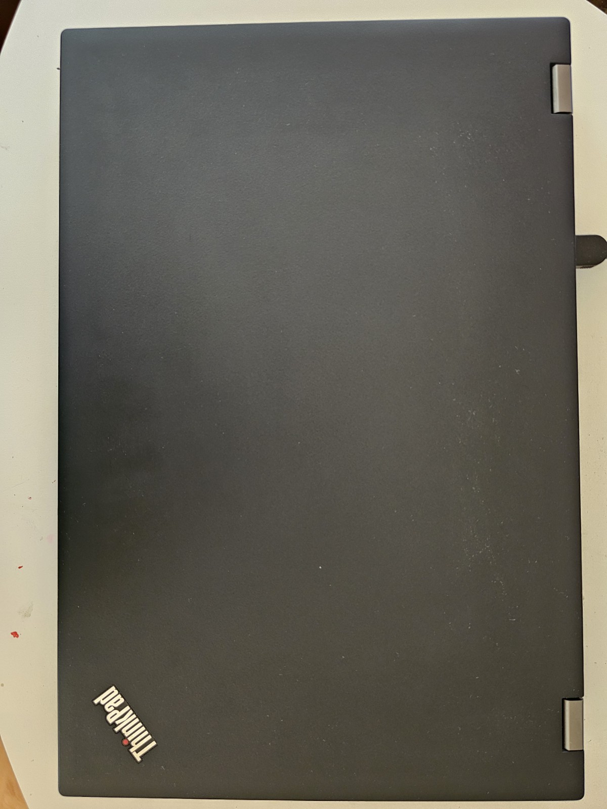 Thinkpad P52 workstation ( Xeon I7, 32GB, 4GB NVIDIA )