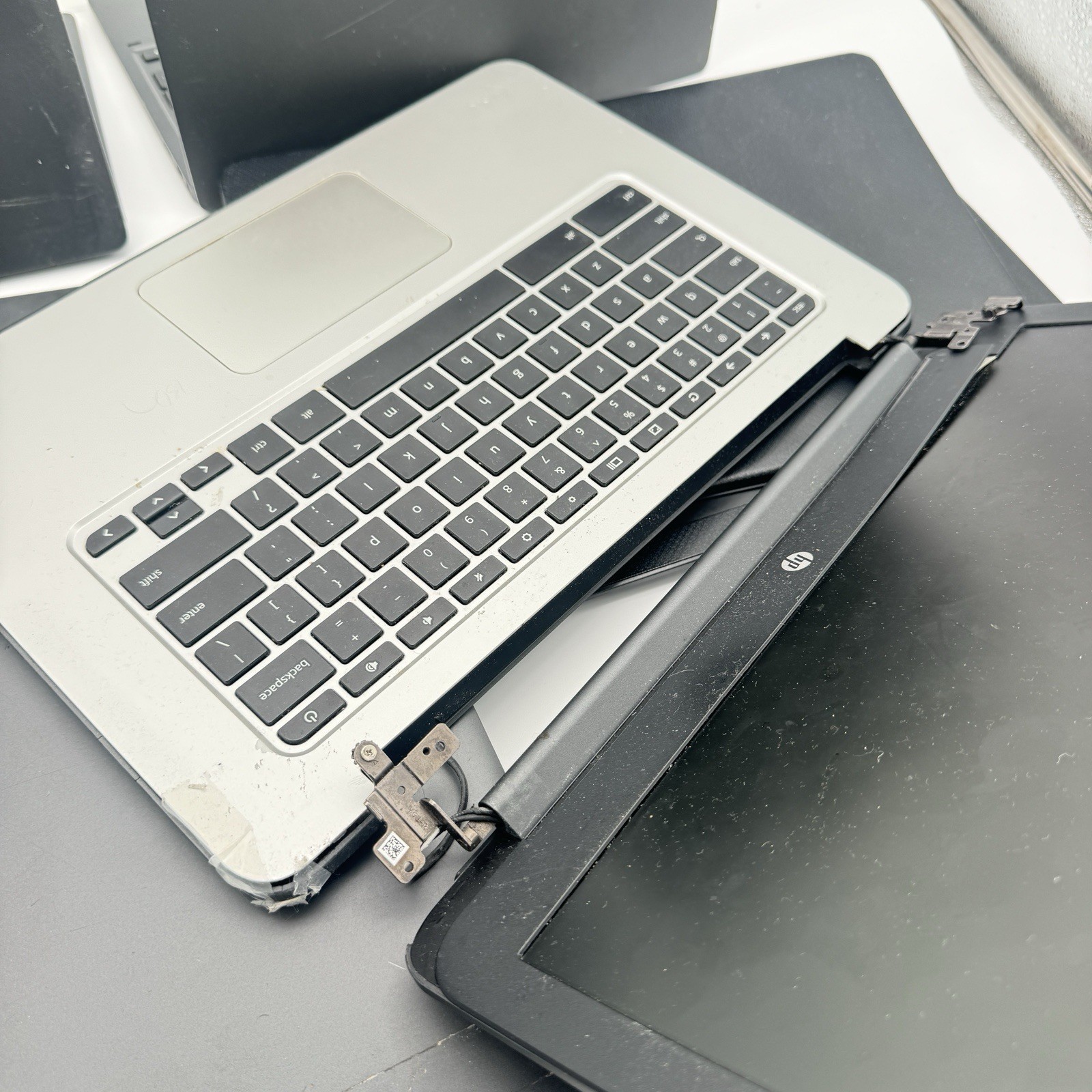 HP Chromebook Lot Of 6 Mixed For Parts Only Broken Hinges Untested Screens Good