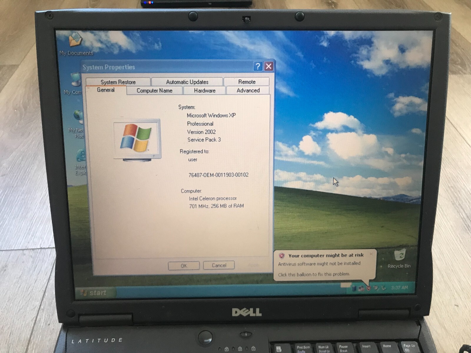 Dell Latitude C500 14″ Intel Celeron 700 MHz 256MB RAM 20GB HDD Win XP PRO