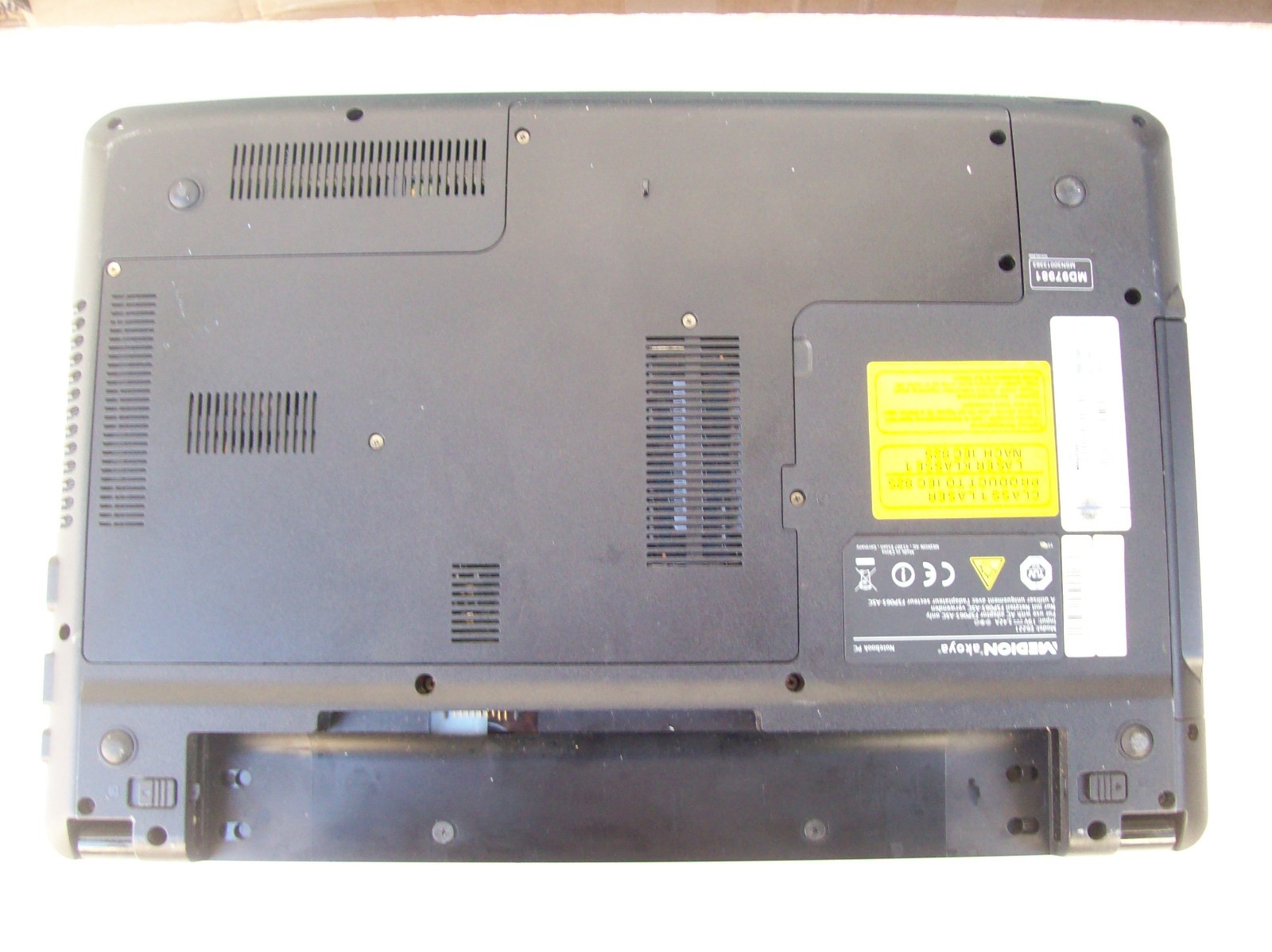 Laptop Medion Acoya E6221 screen damage spare part-001