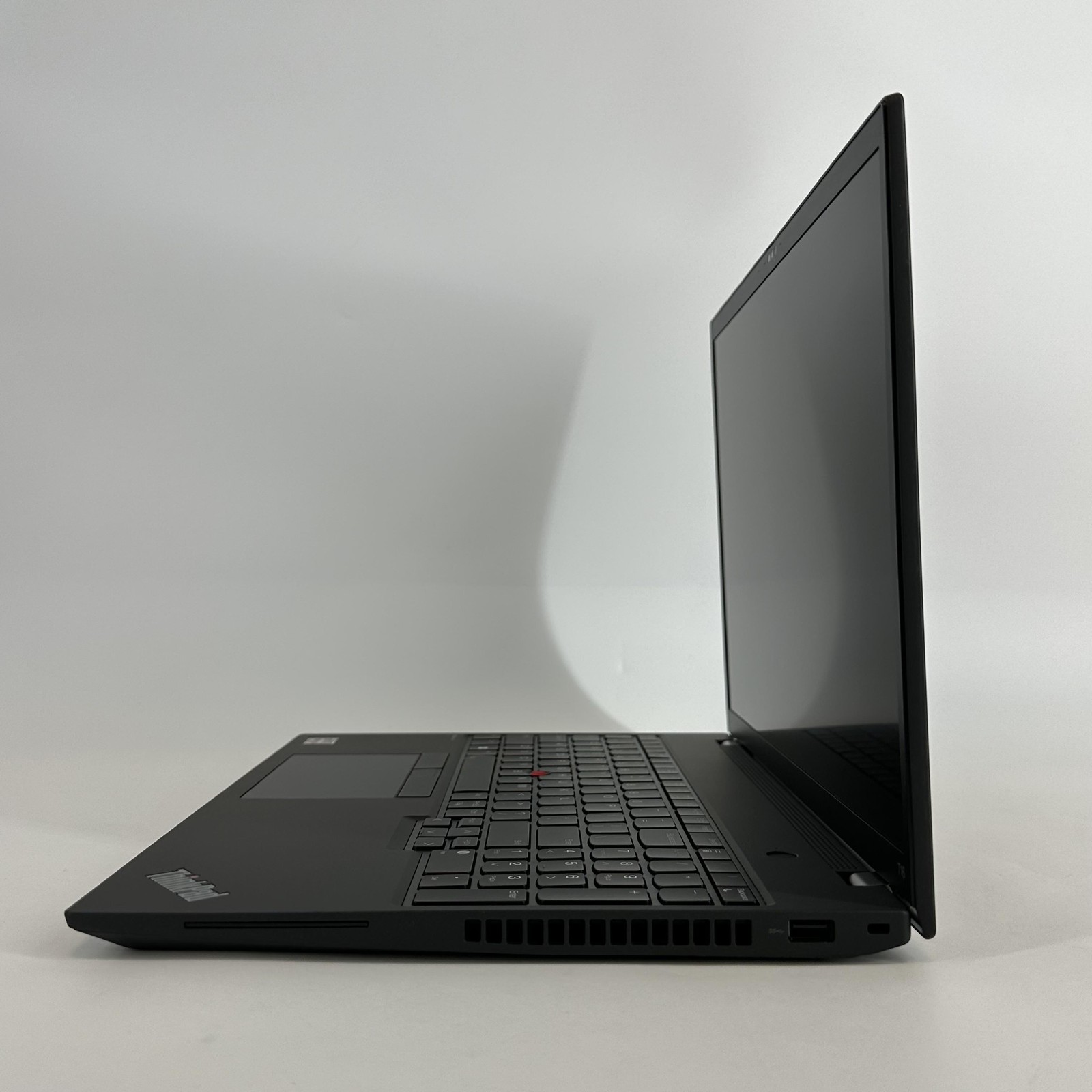Lenovo ThinkPad T16 Gen 2 FHD+ TOUCH 3.3 GHz Ryzen 7 PRO 7840U 16GB 512GB SSD