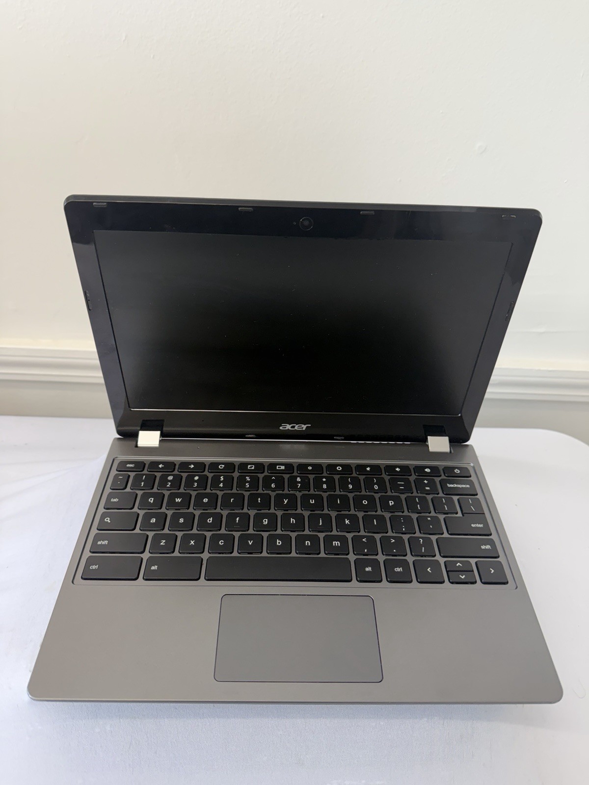Acer Chromebook C740-C4PE Laptop – Good Screen – Intel Celeron 3205U – Read Des