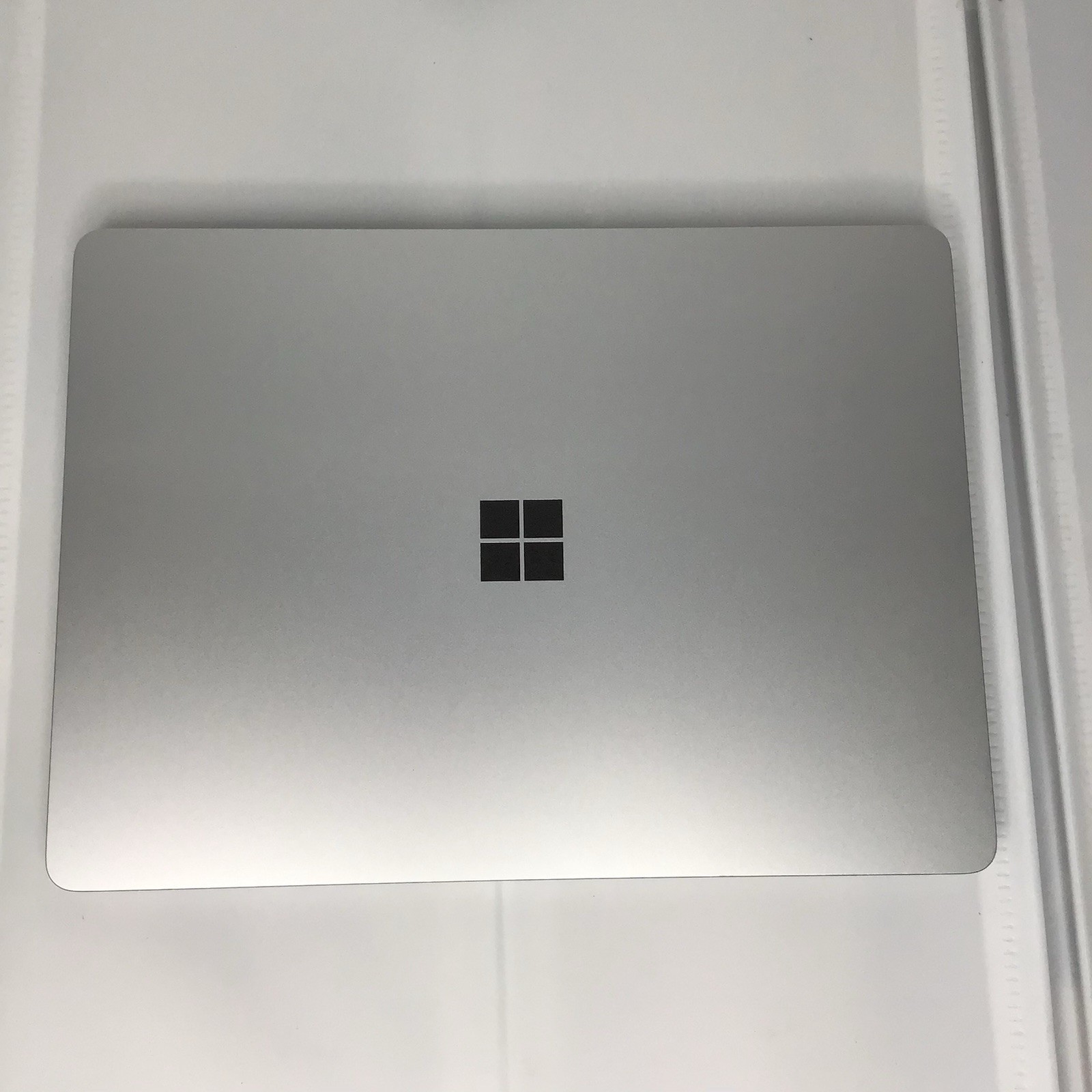 Microsoft Surface Laptop 7th Edition 13.8″ Snapdragon X 3.4GHz 16GB RAM 256 GB