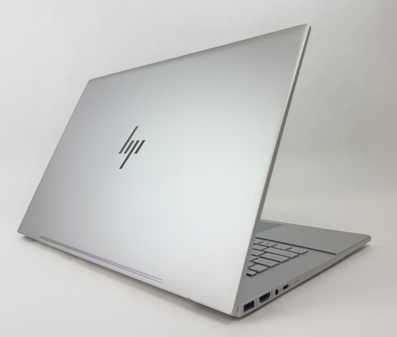 HP Envy 17t-cg100 CTO 17.3″ FHD Touch i7-1165G7 16GB 1TB SSD W11H