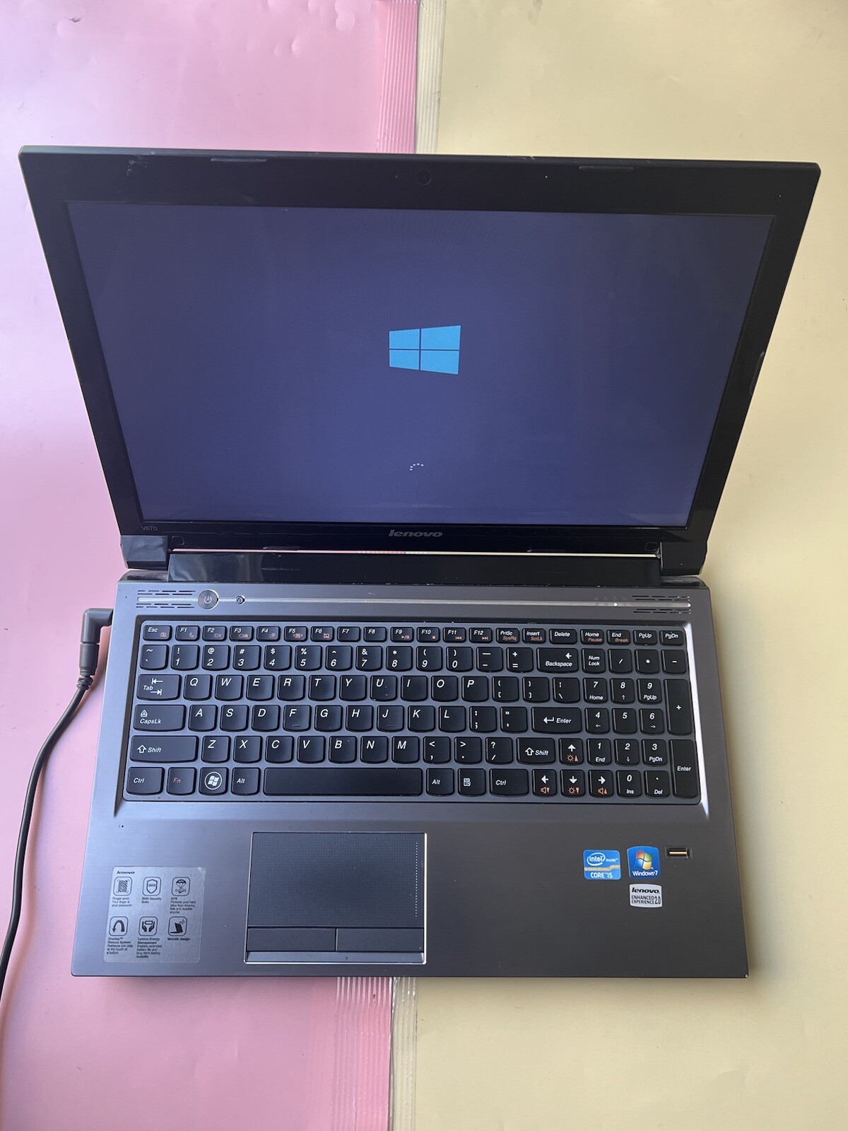 Lenovo V570 15.6″ Intel Core i5-2450M 2.50GHz 8GB RAM 180GB SSD WEBCAM