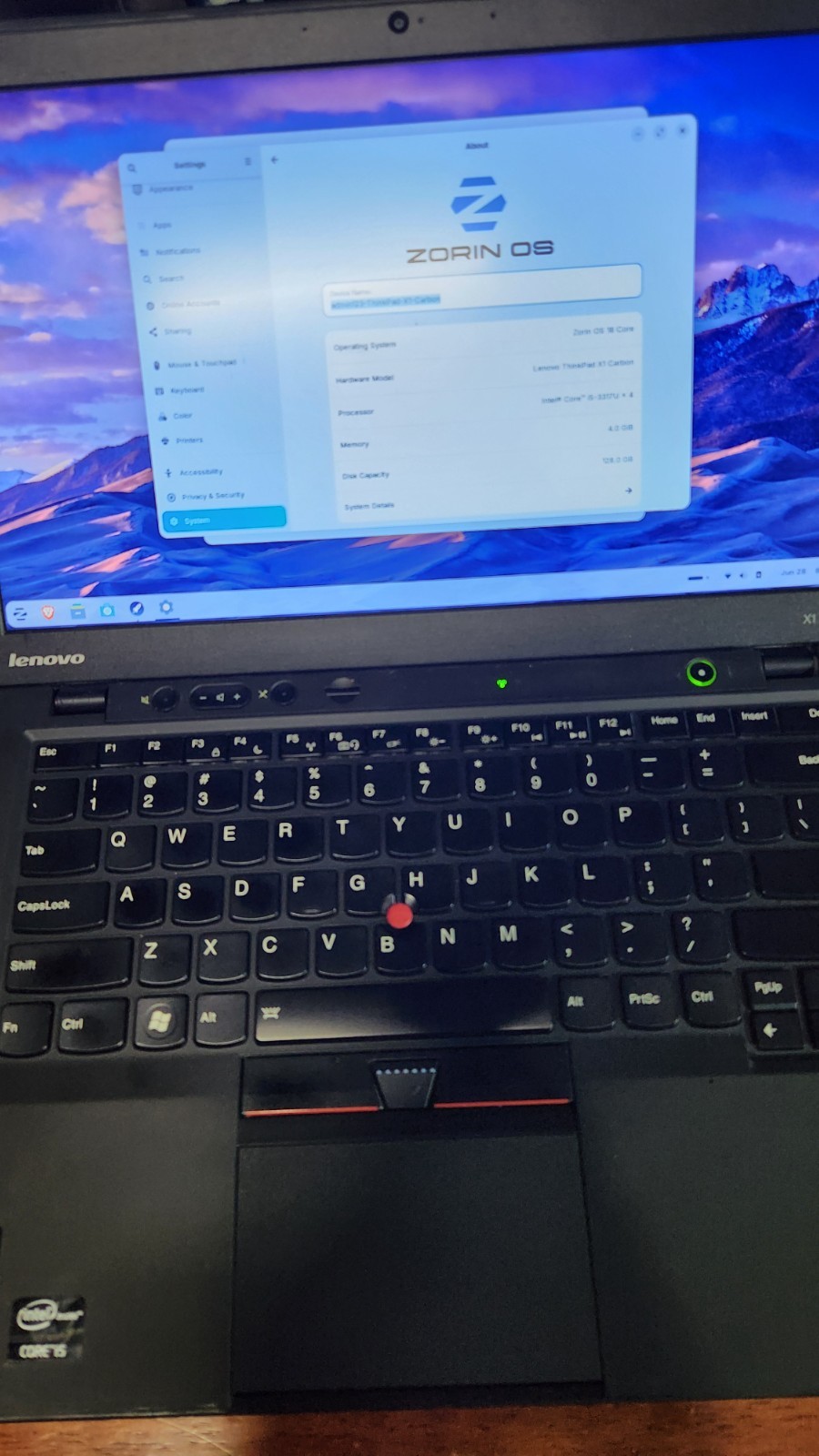 Lenovo ThinkPad X1 Carbon 1st Gen 14″ i5-3317U, 4GB Ram- 128GB SSD- Zorin OS