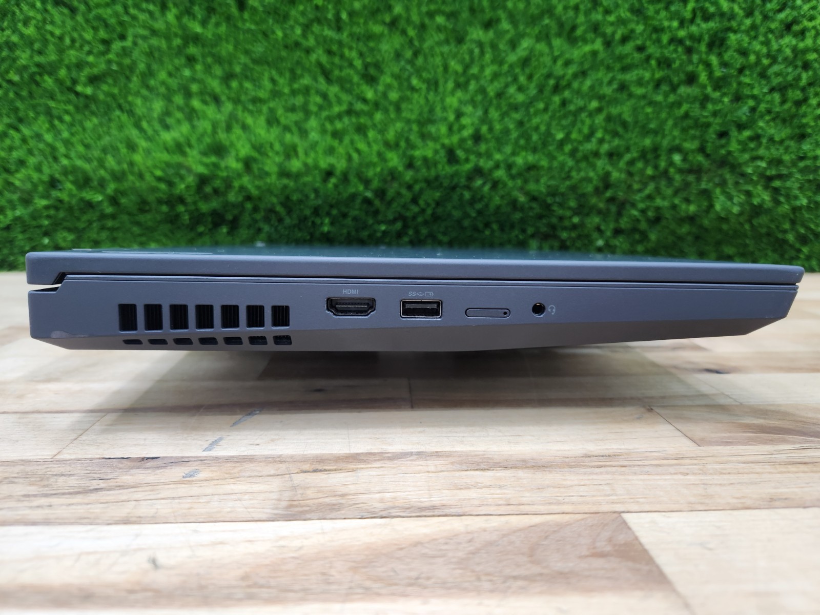 Lenovo ThinkPad P15 Gen 1 15.6″ FHD i7-10750H 32GB RAM Quadro T1000 Win 11 Pro ~