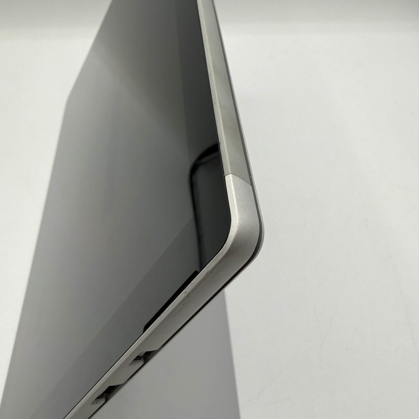 Microsoft Surface Pro 5 1796 i5-7300U 8GB RAM 128GB SSD 12.3″ Tablet Silver – C