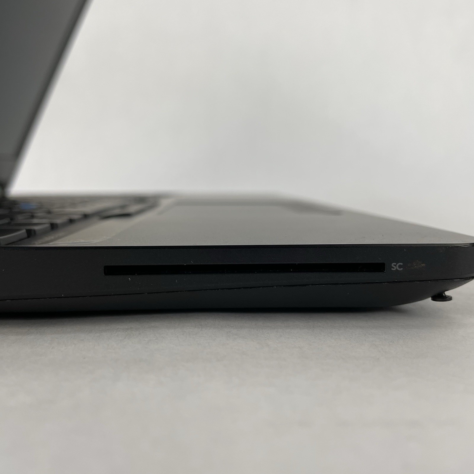 Dell Latitude E5570 15.6″ i5-6300U 2.40 GHz 8 GB RAM No SSD No OS No AC