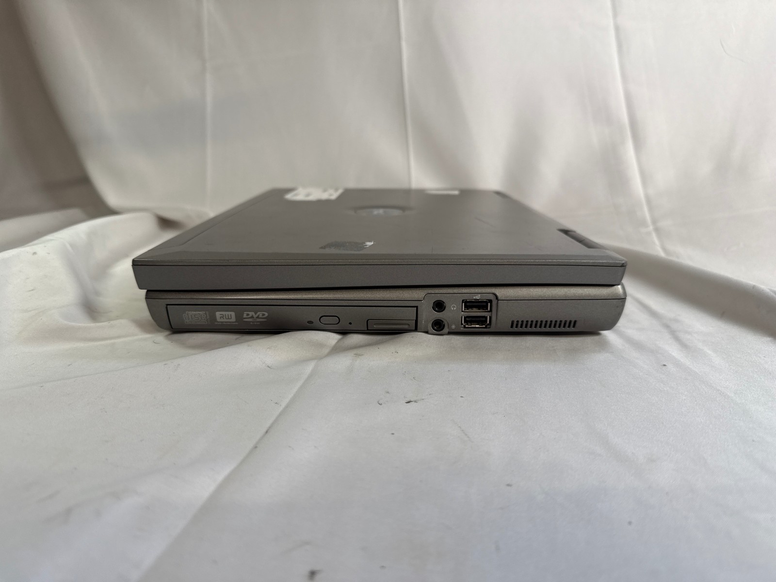 Dell Latitude D810 15.4″ Pentium M 2.00GHz 1GB 120 HDD Win XP 1920×1200