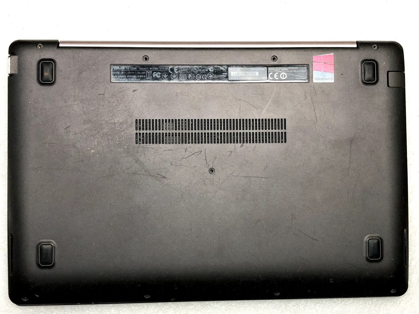 Netbook Asus S200E-CT157H for parts ONLY. Screen, battery, Keyboard, Motherboard