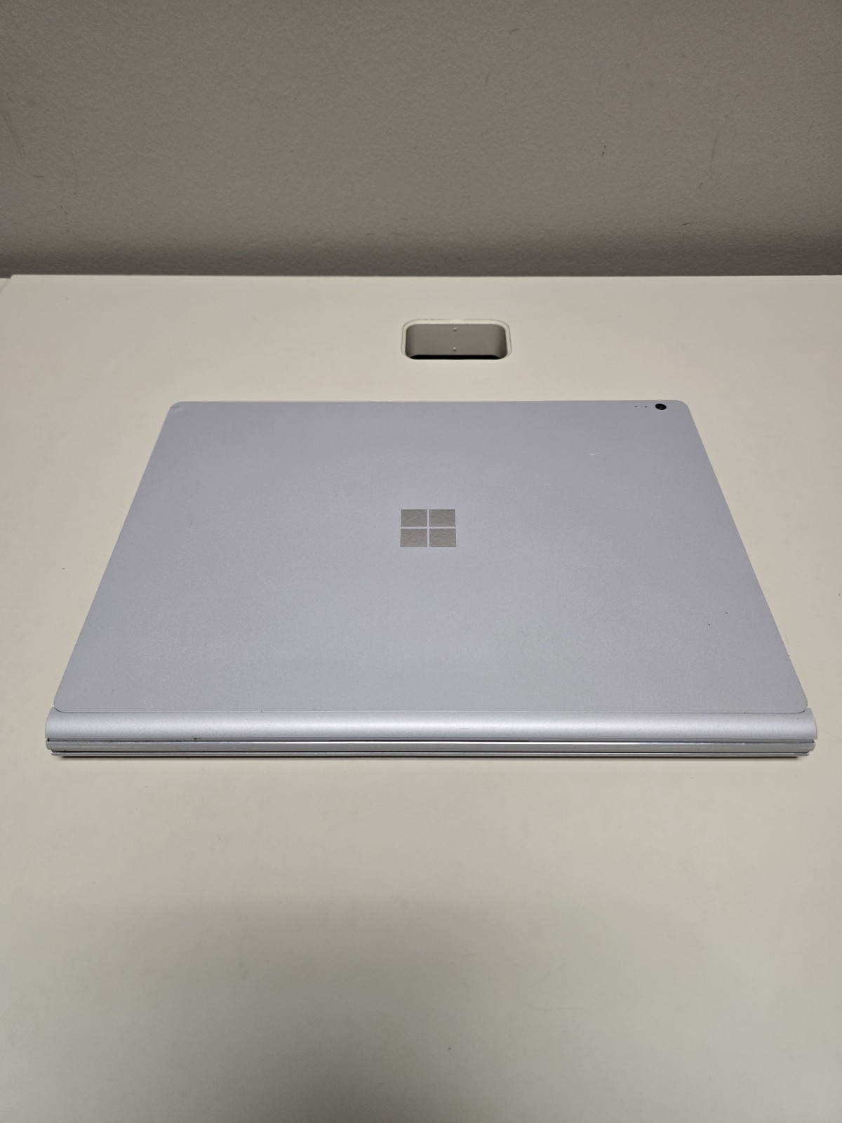 Read Microsoft Surface Book 2 | i7-8650U 8GB RAM 256GB SSD | NVIDIA 1050 Backlit