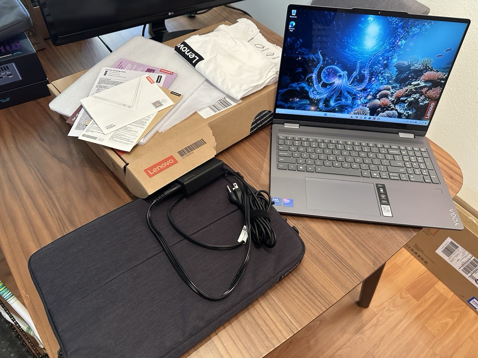 Lenovo Yoga 7 2-in-1 16ILL10 Laptop 16″ Ultra 7 256V, 16GB, 2TB SSD Win 11 Pro
