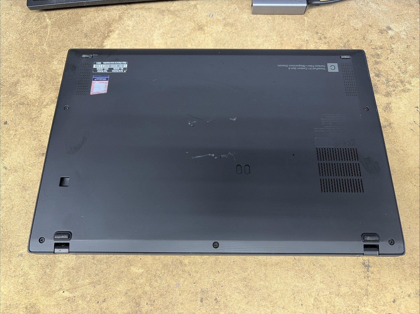 Lenovo X1 Carbon 8th Gen 14″ QHD i7-10610u 16GB RAM 256GB SSD No OS
