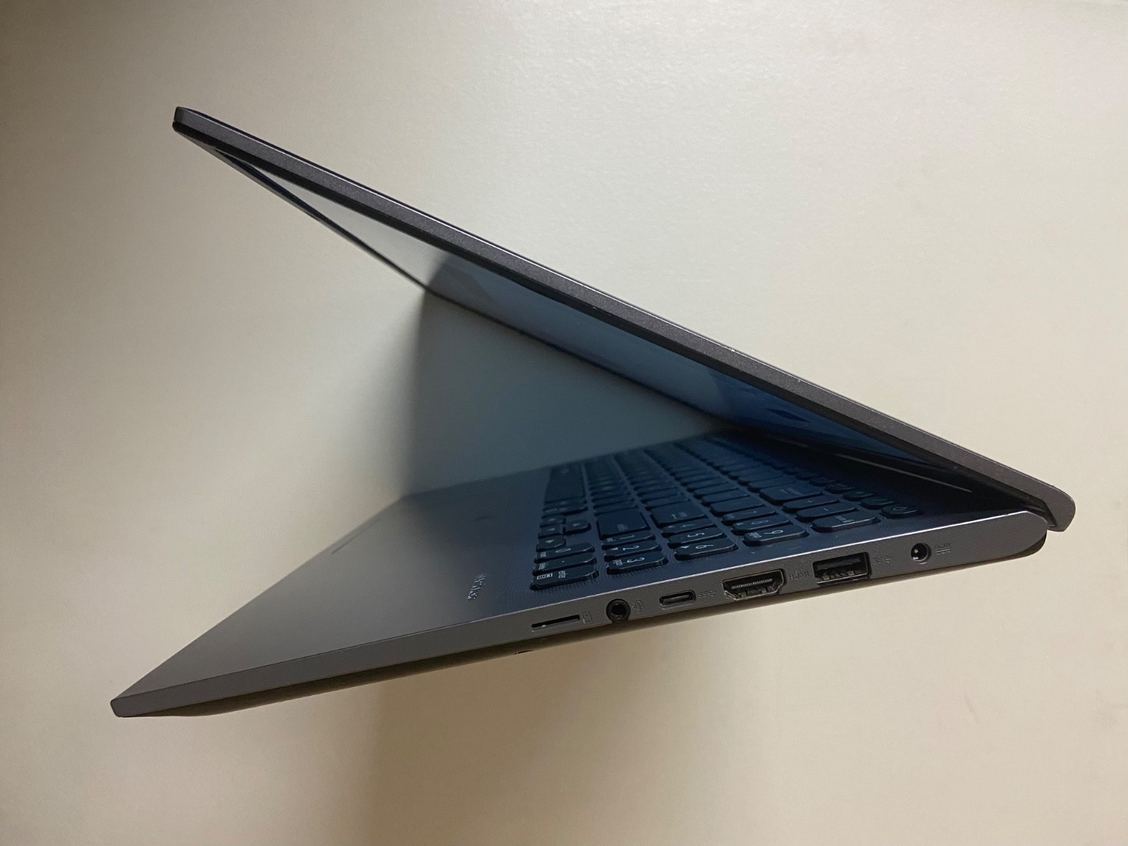 ASUS VivoBook 15.6″ Touch Screen i5-1035G1 8GB RAM 256GB SSD Windows 11