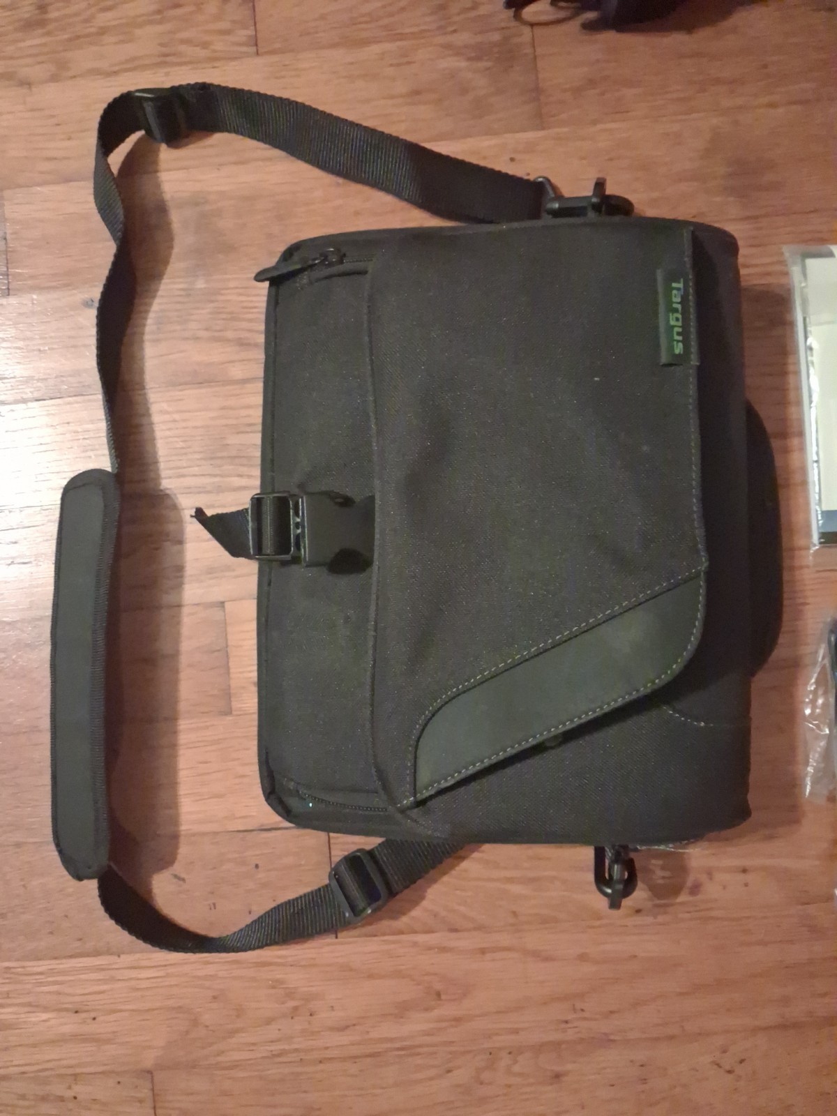 10.1” HP MINI 1000 NOTEBOOK INTEL ATOM HD WIN 7 PRO W/CHARGER Software And Case