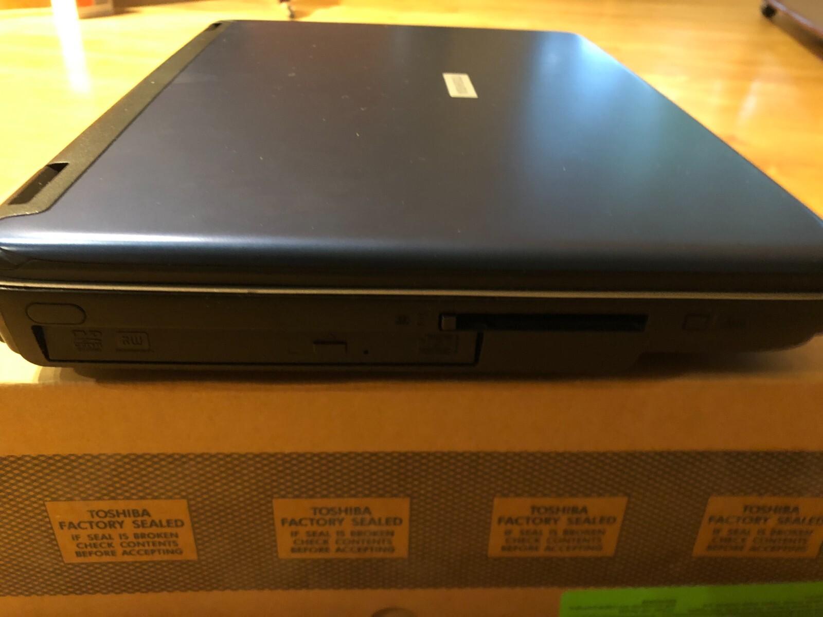 Toshiba Satellite A75-S125 laptop with Cisco-Linksys SRX400 wireless-G adapter