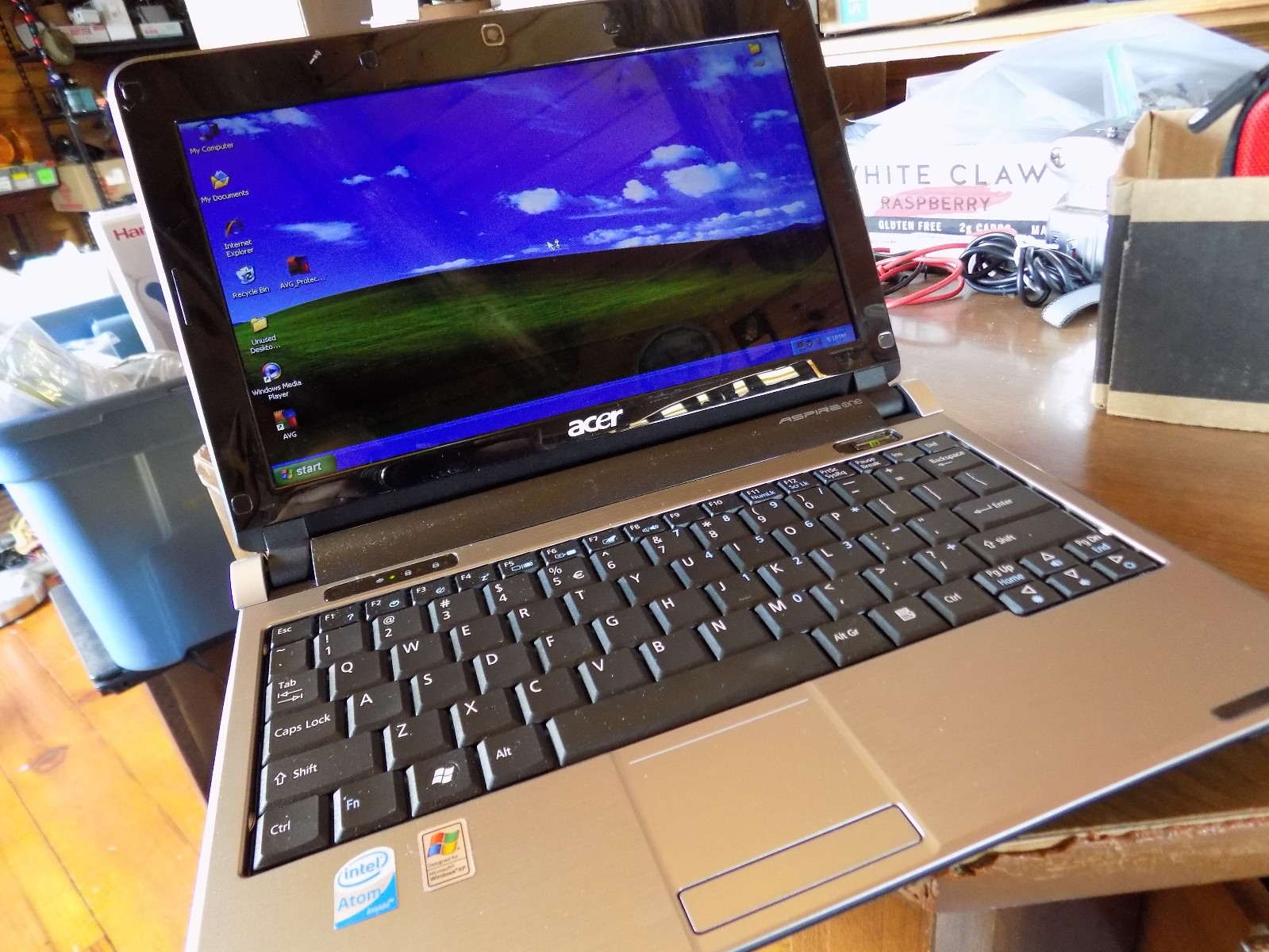Acer Aspire One D150-1577 Notebook Laptop Computer W/Microsoft XP Home – Works