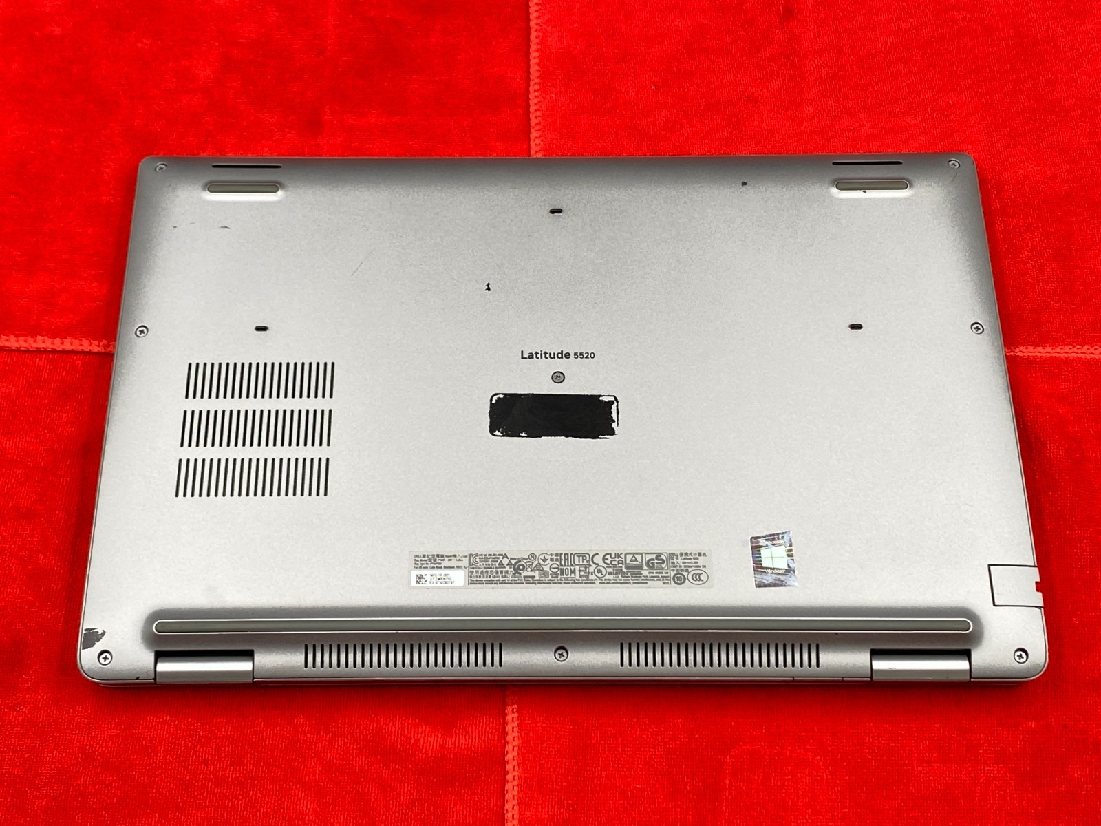 DELL LATITUDE 5520 15″ i7-1185G7 8GB RAM 256 GB SSD WINDOWS 11 BATTERY 80% NO AC