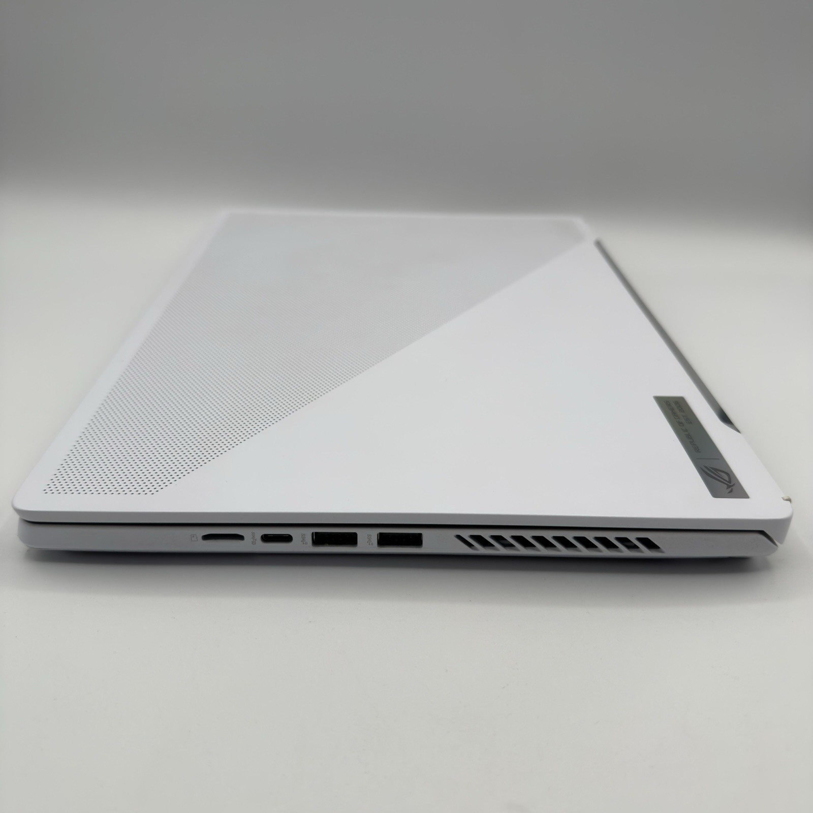 Asus ROG Zephyrus G14 GA402X (2023) Ryzen 9 7940HS – 16GB – 2TB – RTX 4060