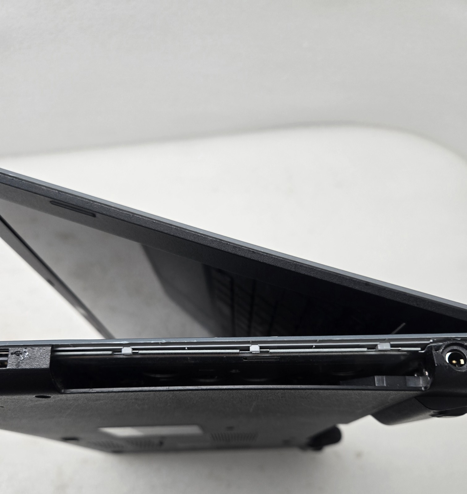 ACER ASPIRE E5-575-35LV Laptop INTEL i3-4030U 4GB RAM NO HD/OS (FL)