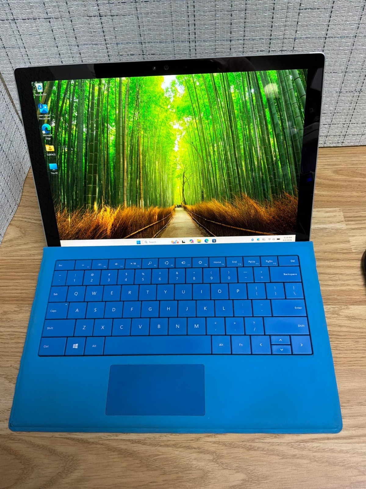 Microsoft Surface Pro 4 i5-6300U 4GB RAM 128GB SSD Intel HD 520 Windows 11