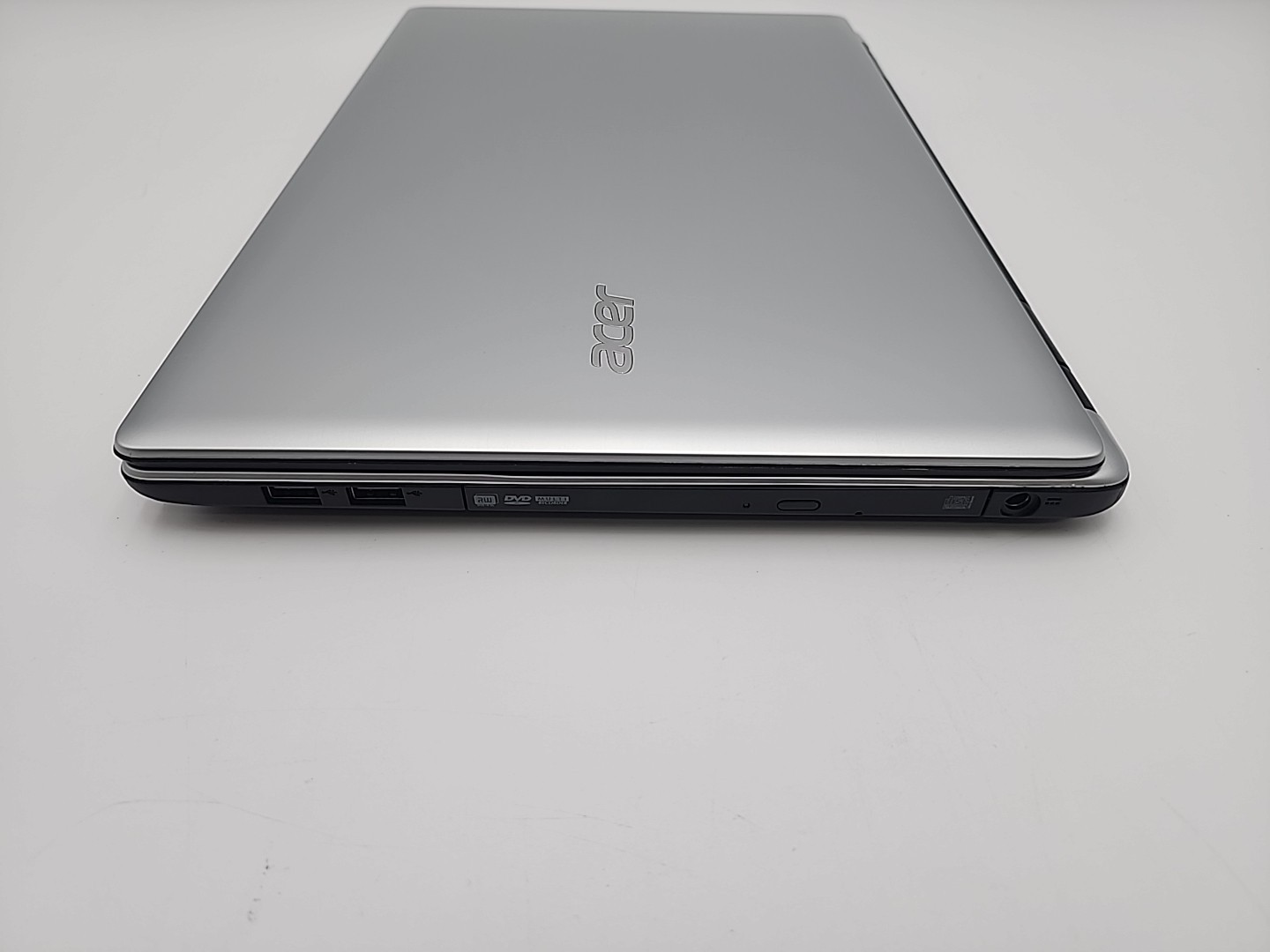 Acer Aspire V3-572P-326T 15.6″ Touch Laptop i3-5005U@2.00GHz 8GB RAM 300GB SSD