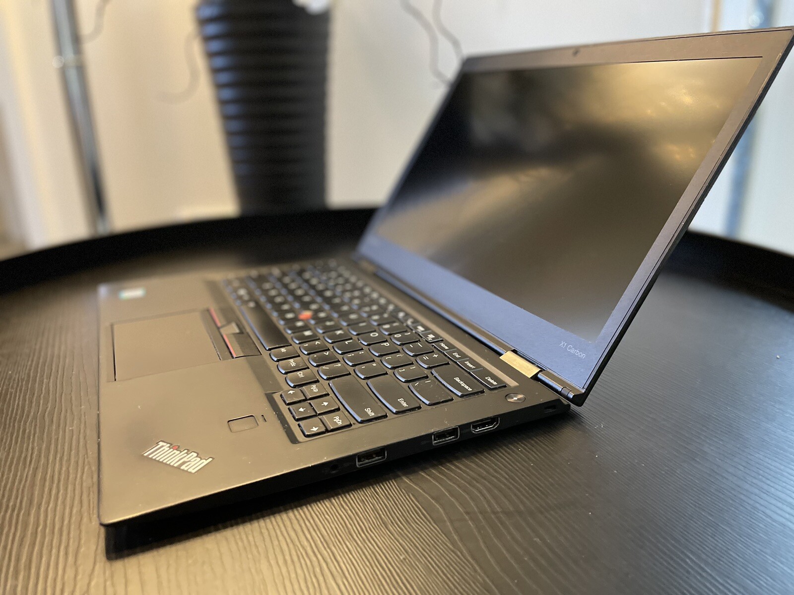 LENOVO Thinkpad X1 Carbon 4rd 14″ i5-6300U CPU @ 2.40GH 8GBRAM 128GBSSD Win10Pro