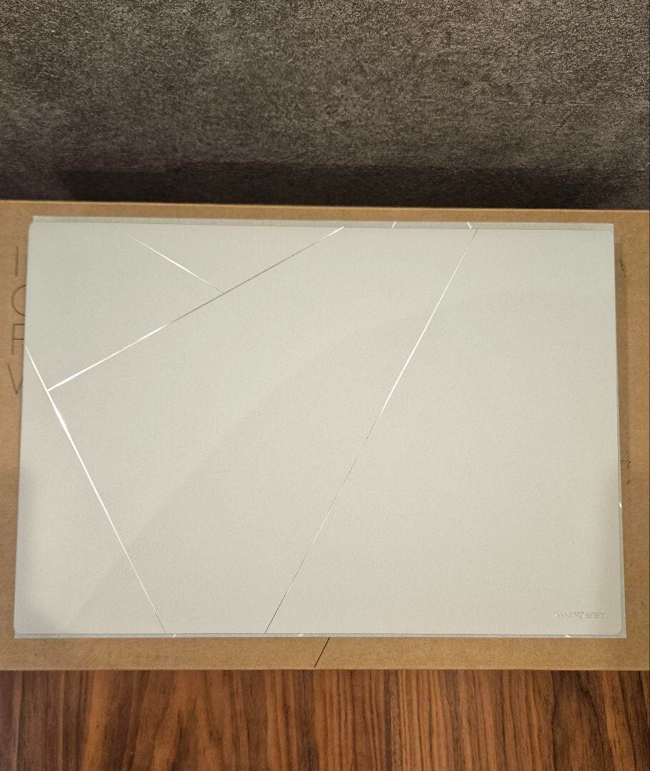 ASUS Zenbook S 16 UM5606WA Scandinavian White Windows 11 Home Notebook n147