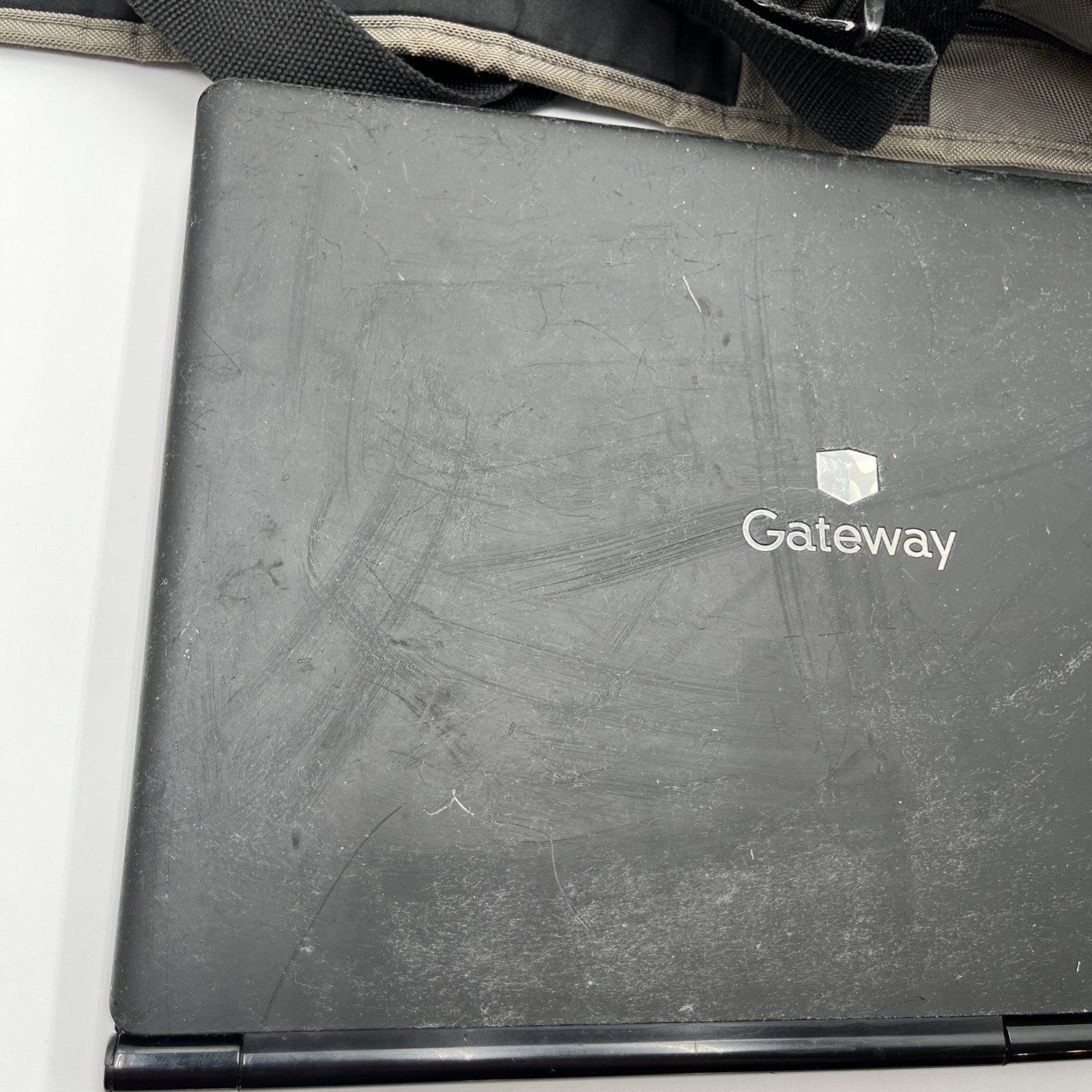 Laptop Gateway SA1 M Series DVD-RW With Solo Laptop Case *FOR PARTS READ*
