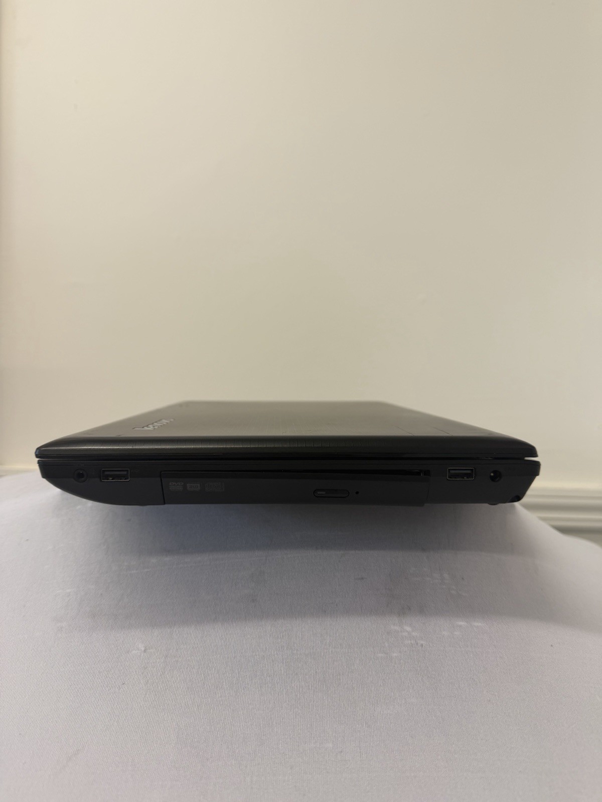 Lenovo Ideapad N585 Laptop – Good Screen – AMD E1-1200 – Read Des