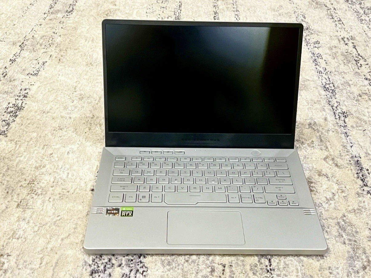 ROG Zephyrus G14 / Ryzen 7 5800HS / NVIDIA GeForce RTX 3060 /24GB RAM / 1 TB SSD