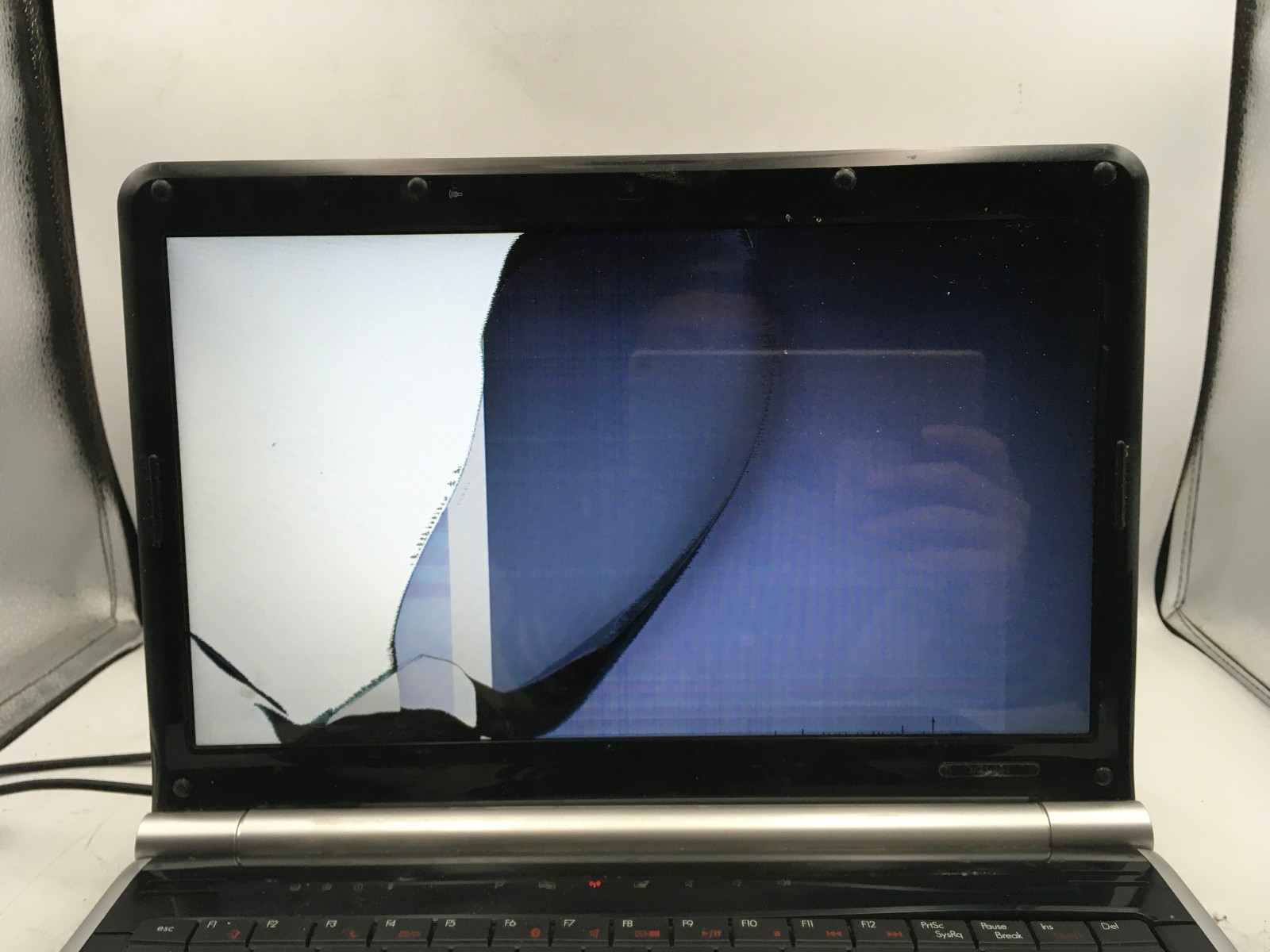 GATEWAY Z06 LAPTOP – FOR PARTS/BAD LCD – INTEL i5-11400H – NO RAM – READ – BB