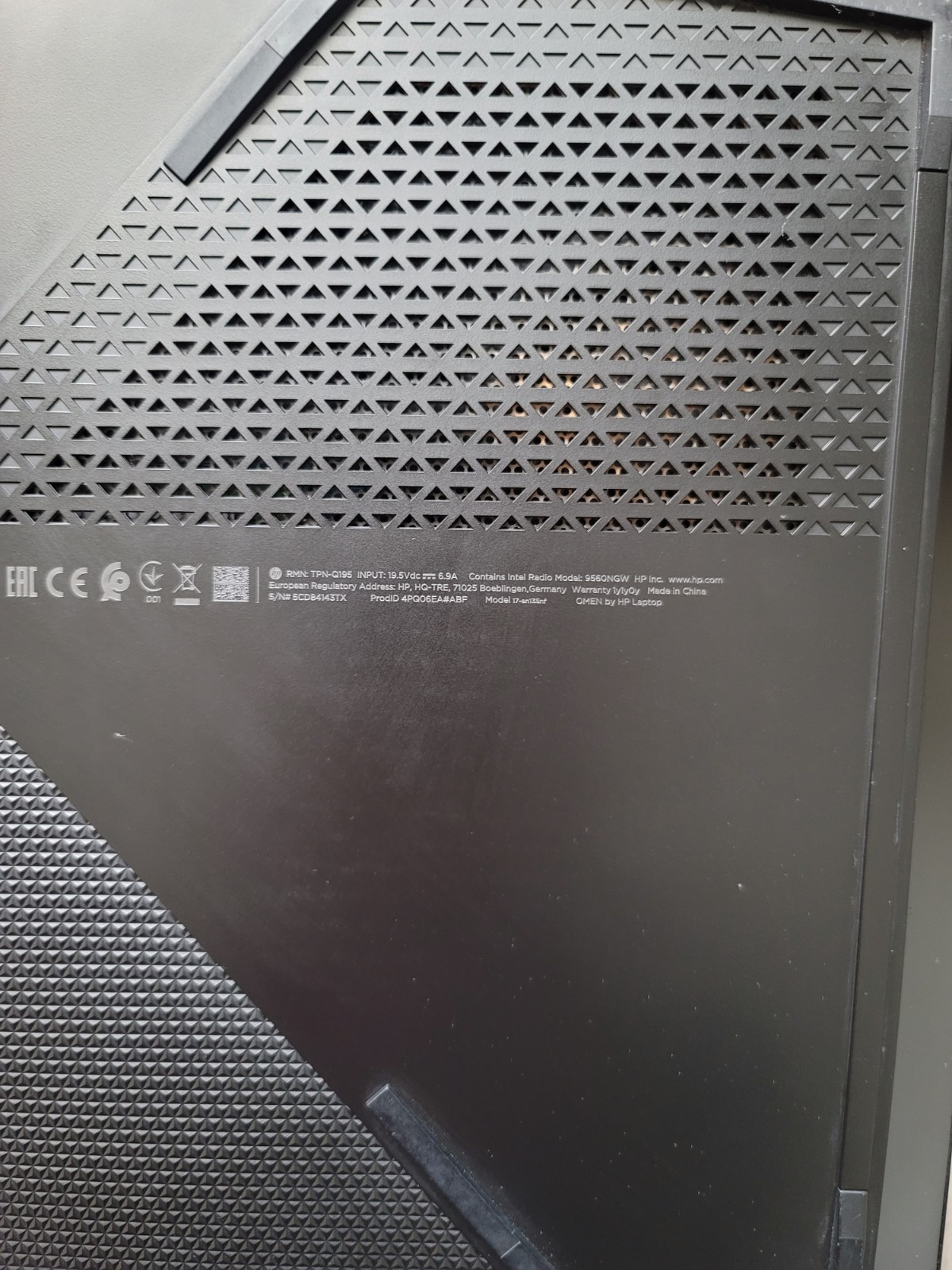 HP OMEN 17 in Gaming Laptop i5-8300H |GTX 1050 16GB RAM | 256GB SSD | 1080p FHD