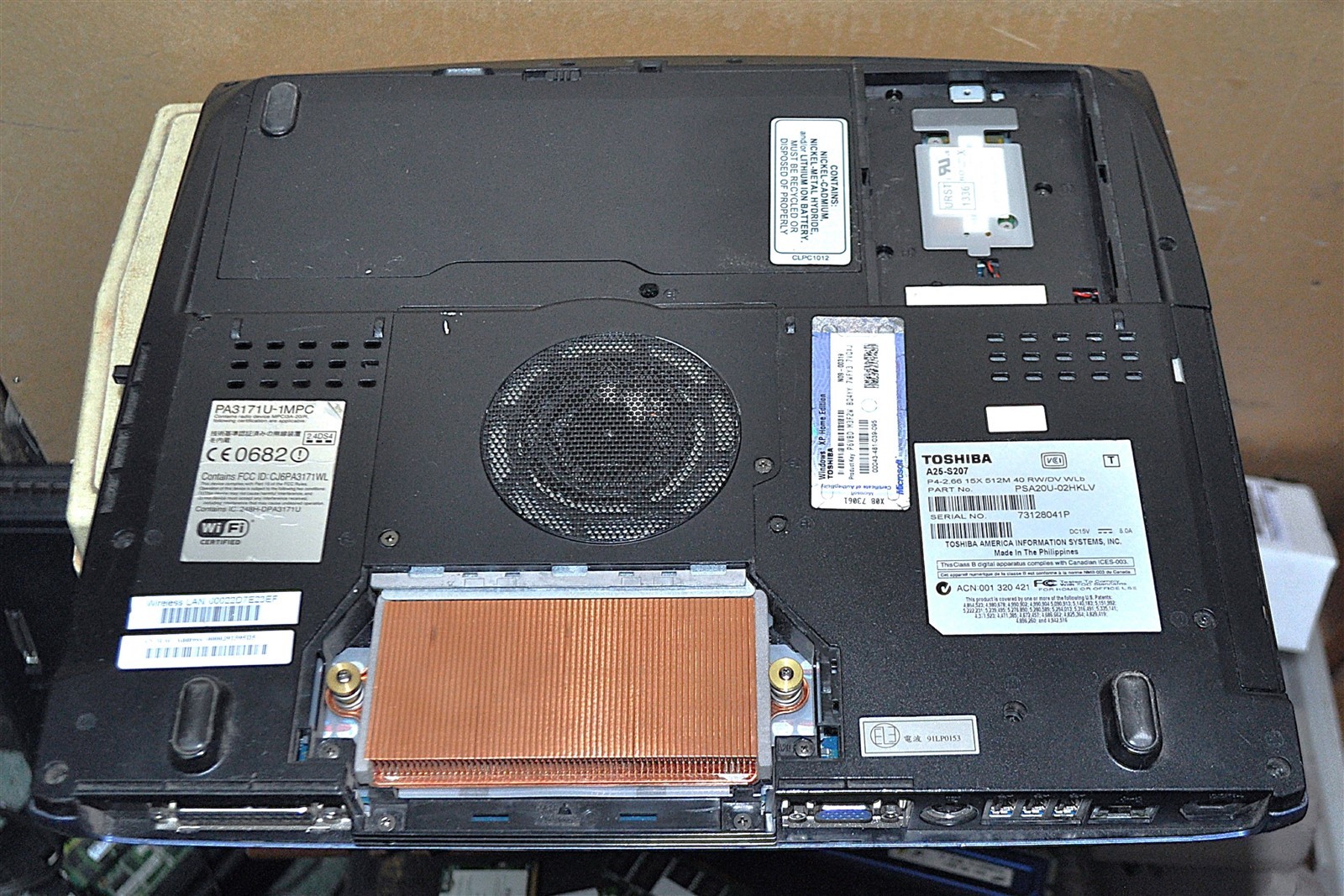 TOSHIBA MODEL A25-S207 INTEL PENTIUM 4 HAS BIOS PASSWORD NEEDS PARTS SCHOOL BUY
