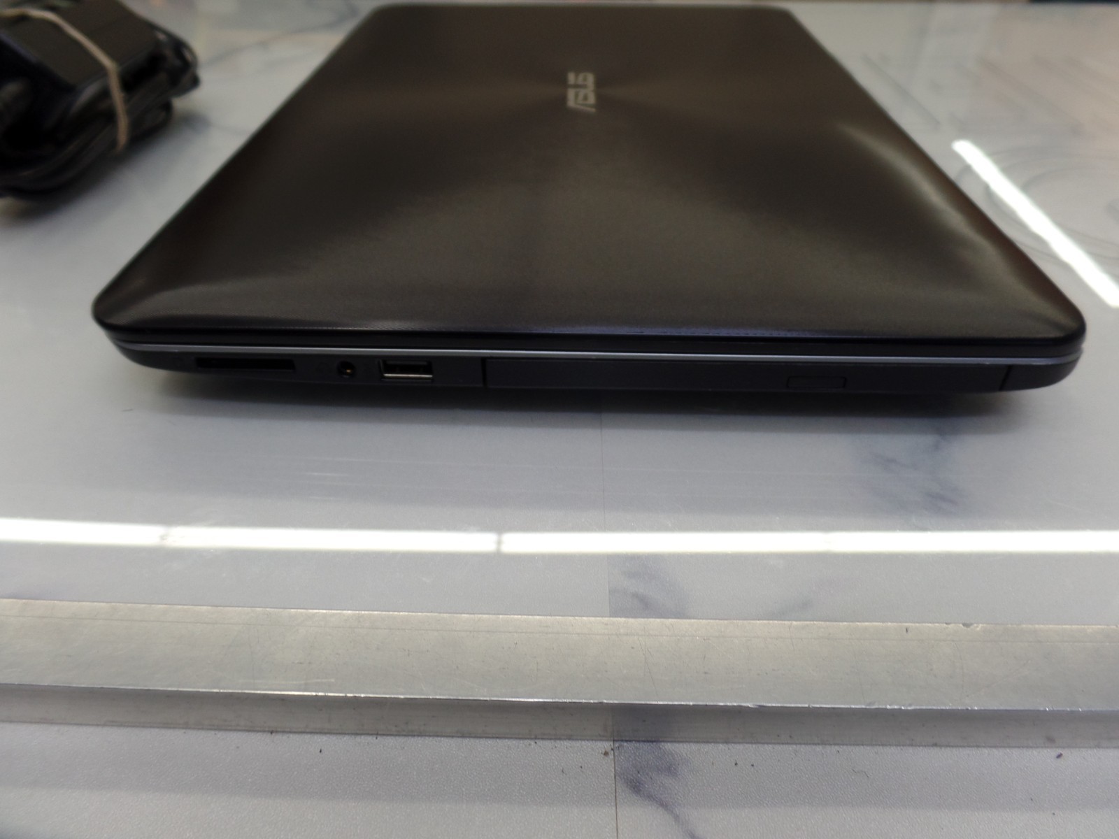 15.6″ Asus VioBook R556LA-RH31(WX) 1.70Ghz i3-4005u 4GB 500GB Win10 DVD Exc Cond