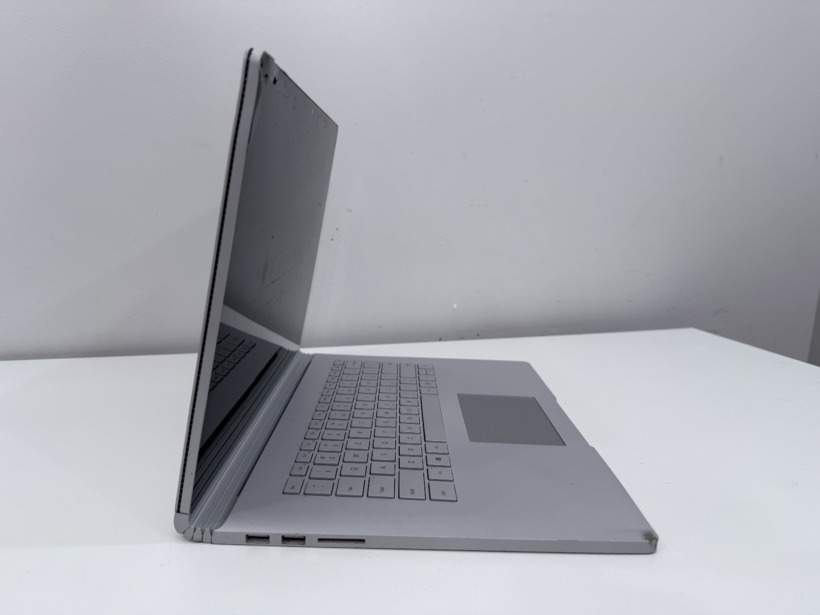Microsoft Surface Book 3 i7-1065G7 CPU @ 1.30GHz 32 GB RAM 1 TB Win 10 Pro