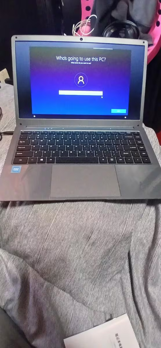 15.6″ Ultra-Thin Lightweight Laptop – Intel Pentium Gold 6500Y, 8 GB RAM, 256 GB