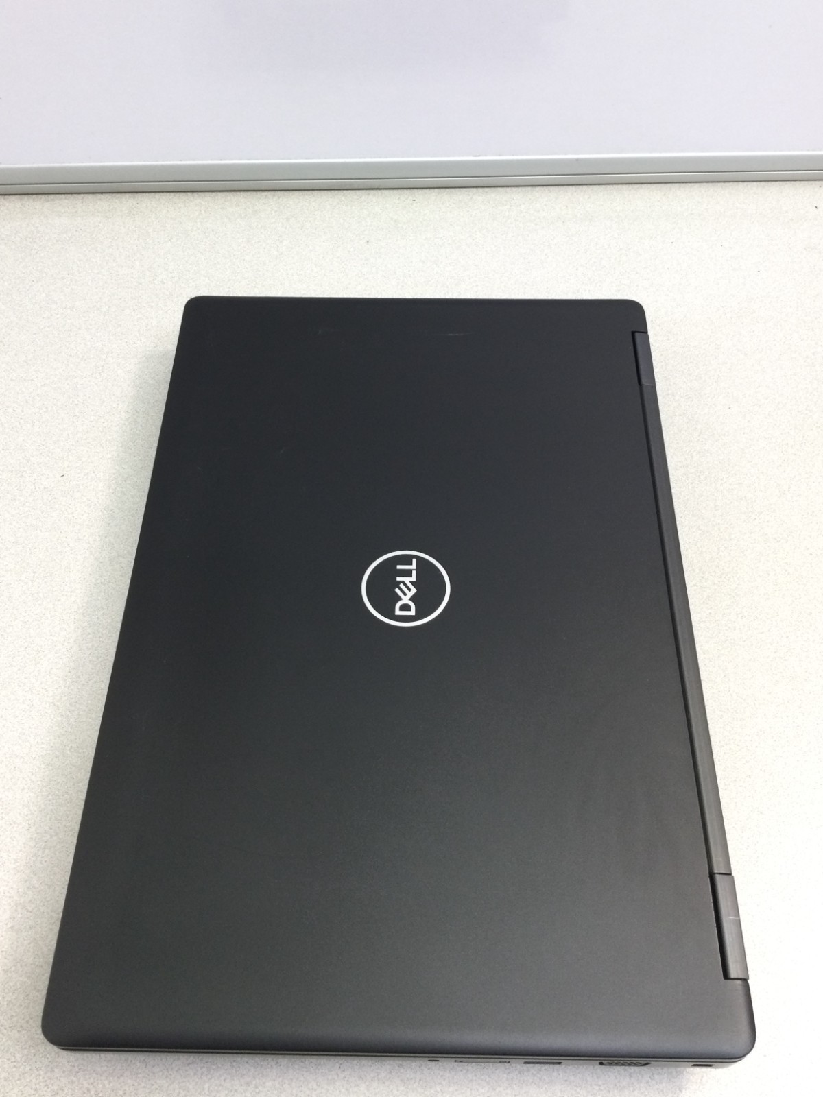 Dell Latitude 5590 15.6″ (256GB SSD, Intel Core i5-8250U, 1.6GHz, 8GB RAM