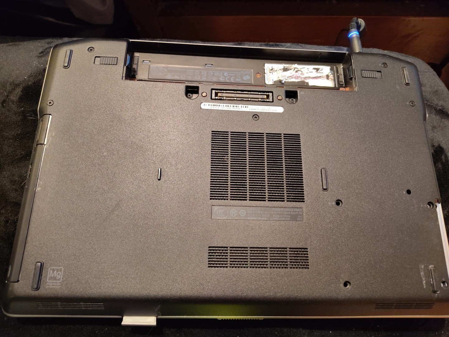 Dell Latitude E6420 Intel i3-2330M 2.2GHz 4 GB NO HDD & BATTERY