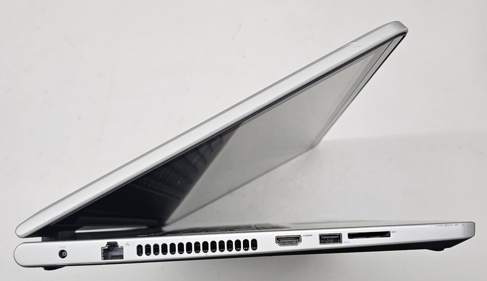 Dell Inspiron 5755 17.3″ Laptop AMD A8-7410 4GB Ram NO HD/OS (FL)