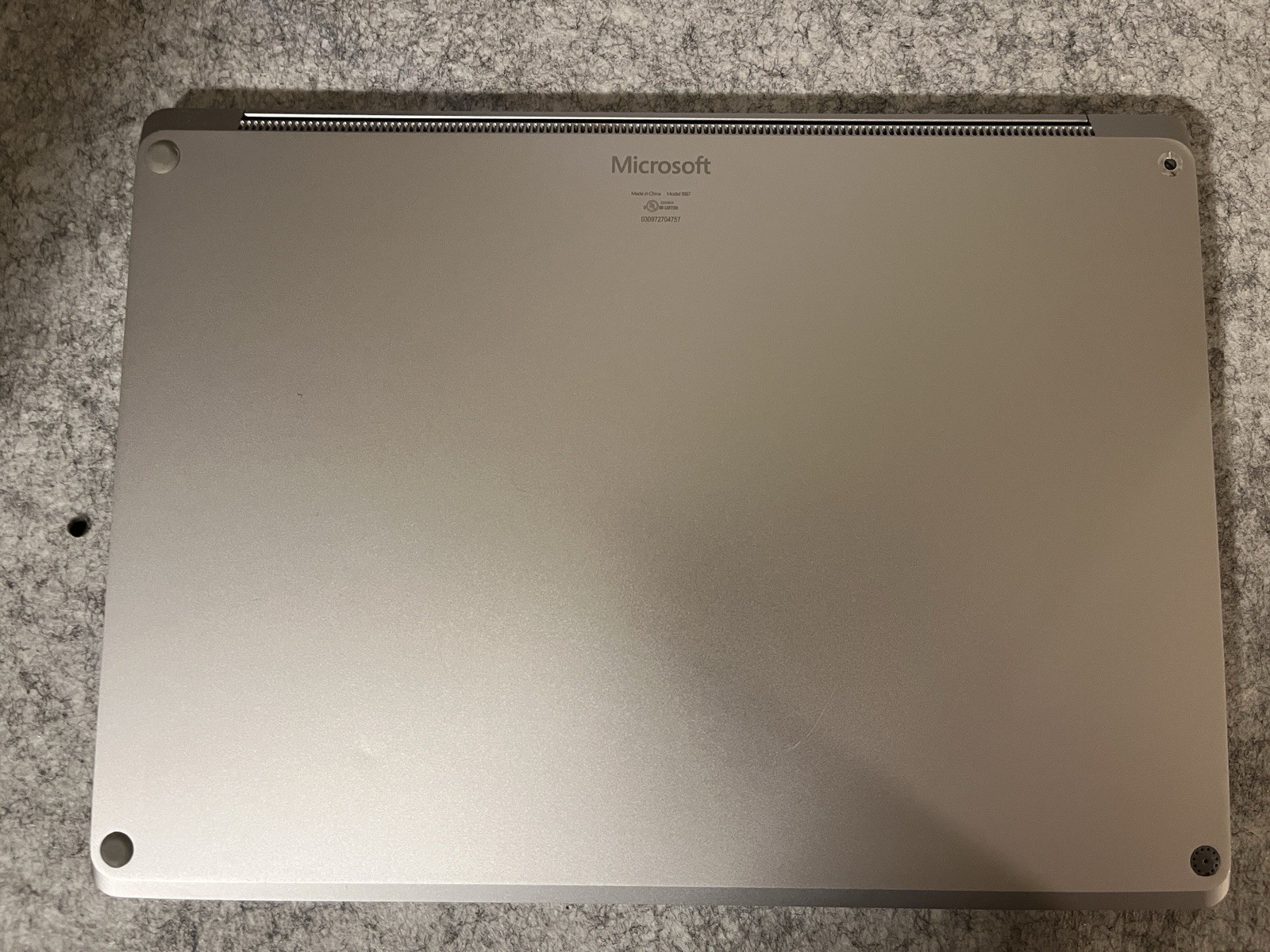 Microsoft Surface Laptop 3 i7-1065G7G @ 1.3GHz 16GB 512GB SSD W-11 Pro Silver