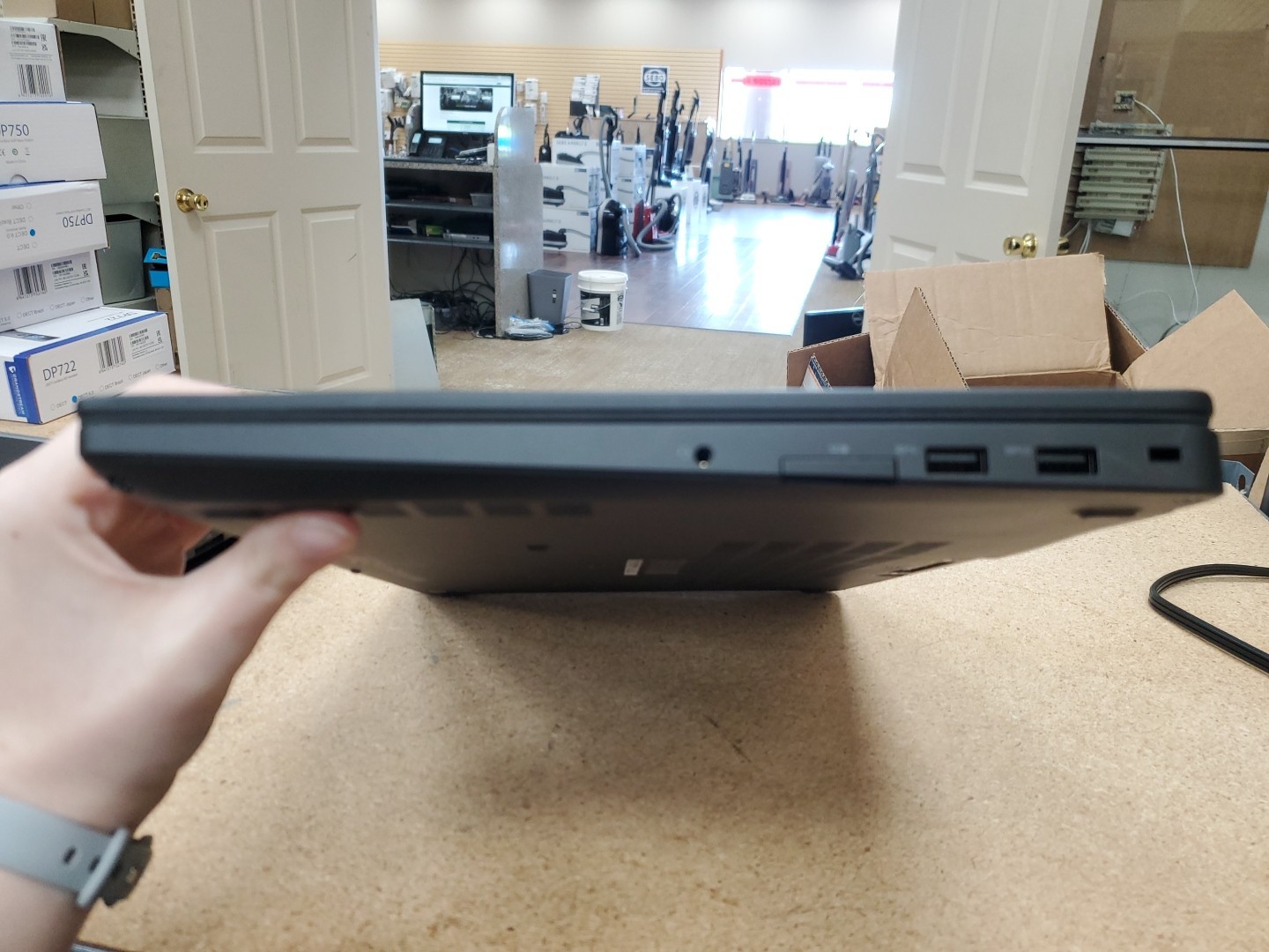 Dell Latitude E5570 15.6″ (500g SSD, Intel Core i5 6th Gen., 8GB) 042026-3